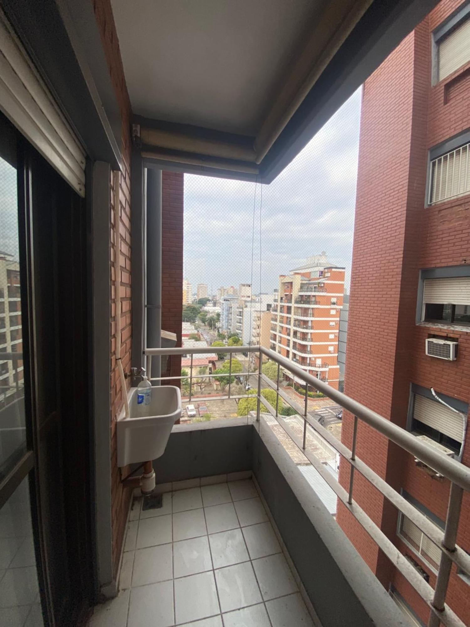 Ed Ayerovia Apartment